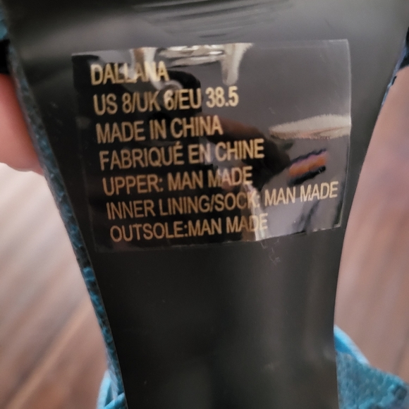 Heels - Picture 3 of 3